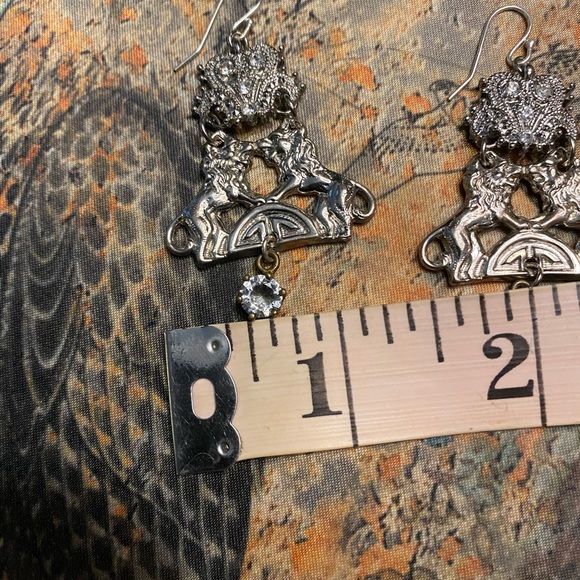 Assemblage Strength Of Two Lions Dangle Earrings - Picture 8 of 9